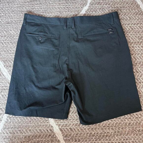 Rvca mid length shorts SZ 38 - Picture 3 of 5